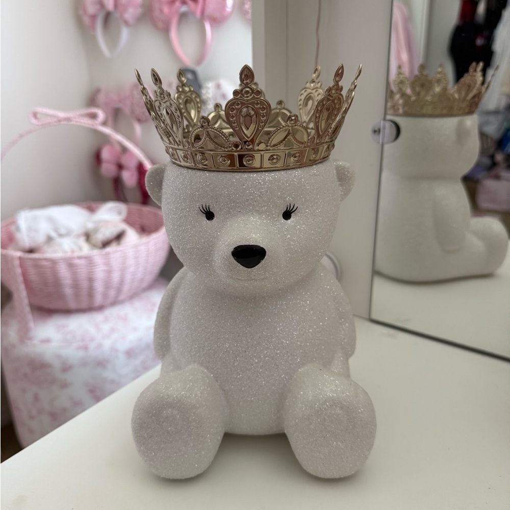Bath and body works winter Bear with Gold Crown candle holder
